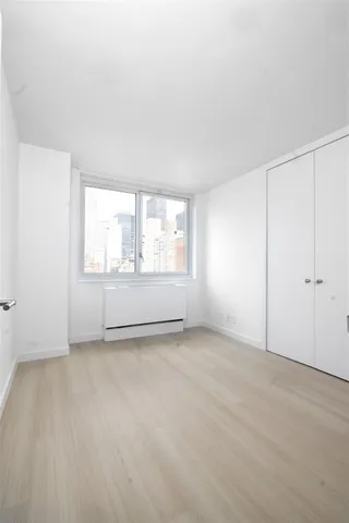 $5,000 | 115 East 34th Street, Unit 2102 | Murray Hill