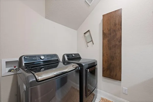 $469,000 | 408 Blue Daze Court, Burleson, TX 76028