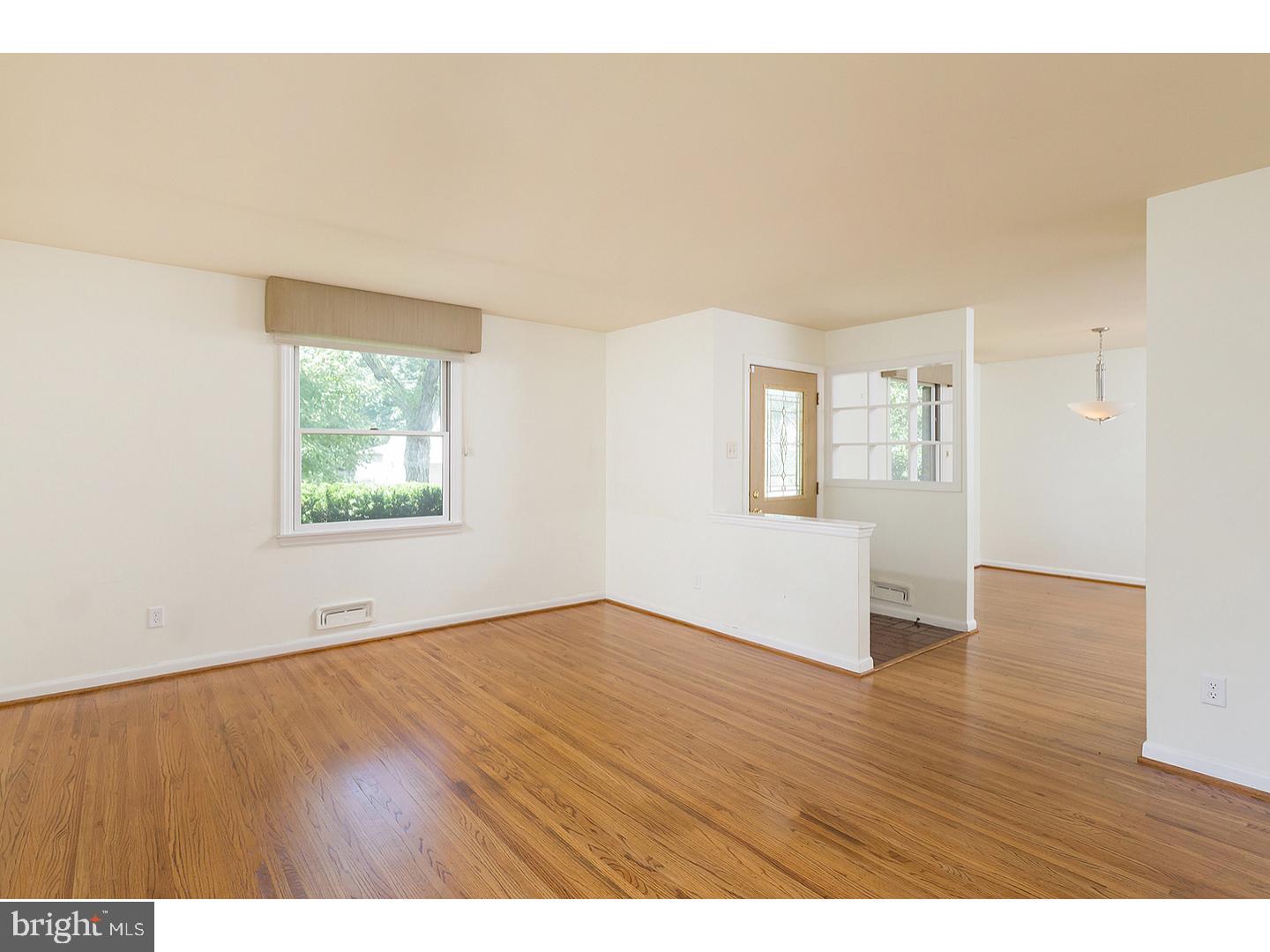 431 Covered Bridge Road Cherry Hill, NJ 08034 - Photo 3 of 15 Living Room