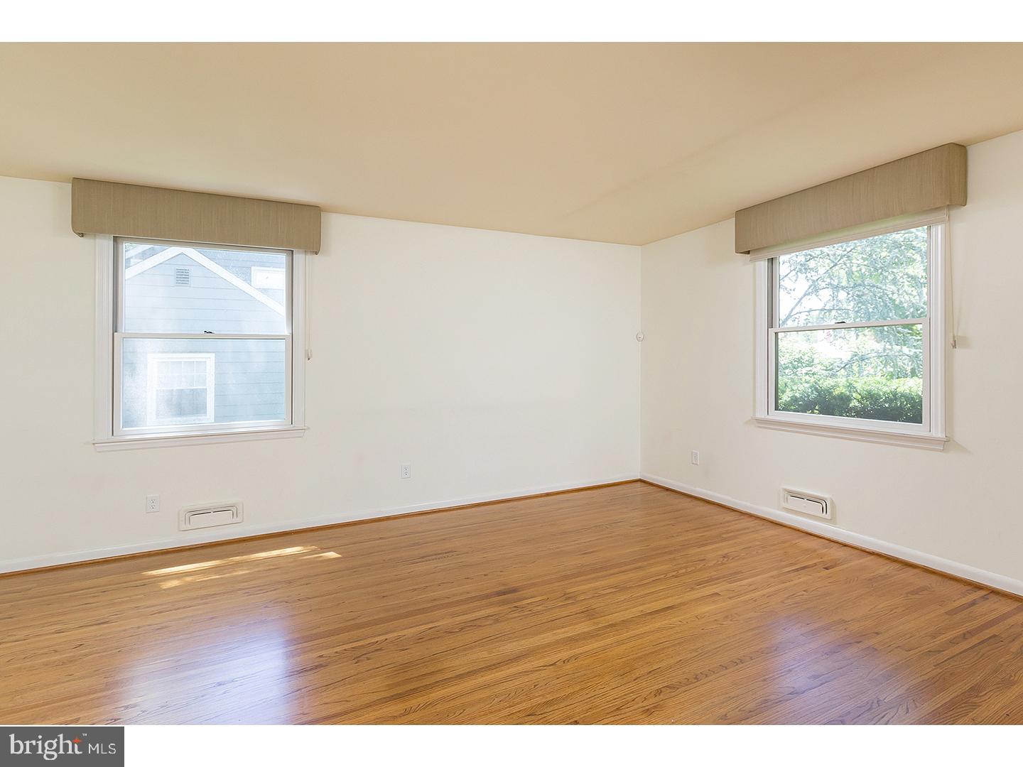 431 Covered Bridge Road Cherry Hill, NJ 08034 - Photo 4 of 15