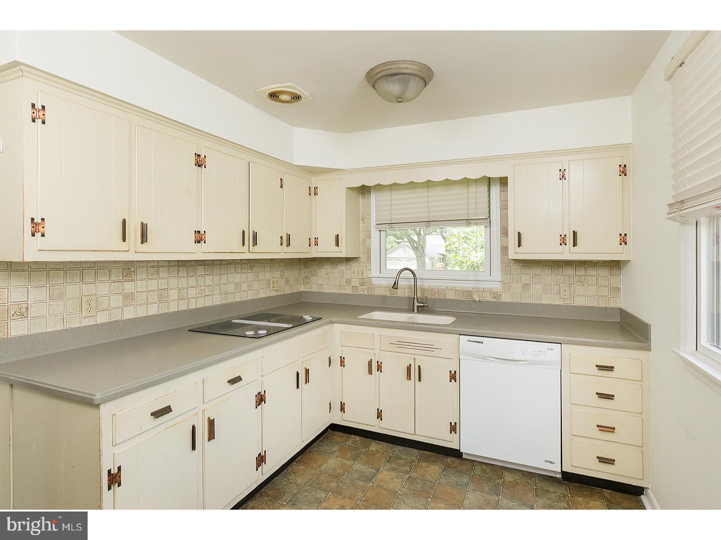 431 Covered Bridge Road Cherry Hill, NJ 08034 - Photo 6 of 15 Kitchen