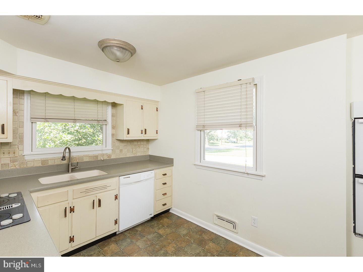 431 Covered Bridge Road Cherry Hill, NJ 08034 - Photo 7 of 15 Kitchen