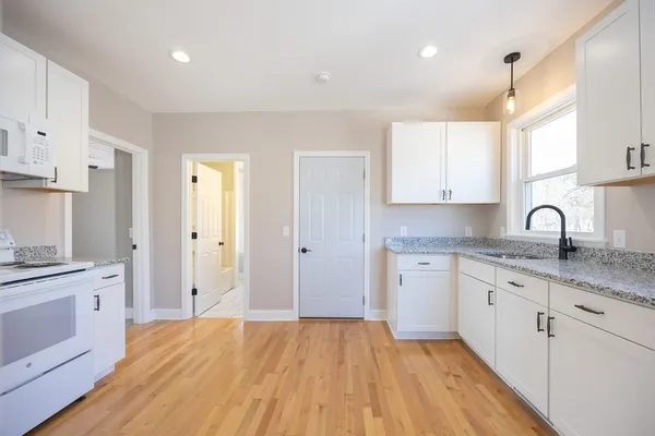 $2,100 | 584 Mt Hope Street, Unit 2, North Attleboro, MA 02760