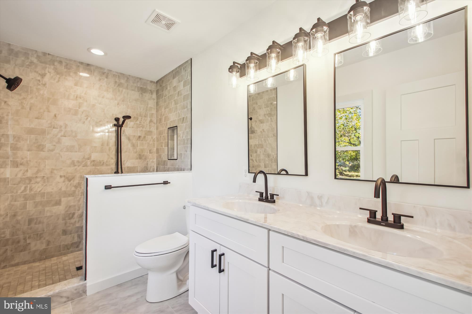 1538 Warfield Road Edgewater, MD 21037 - Photo 8 of 30 Primary Bath.