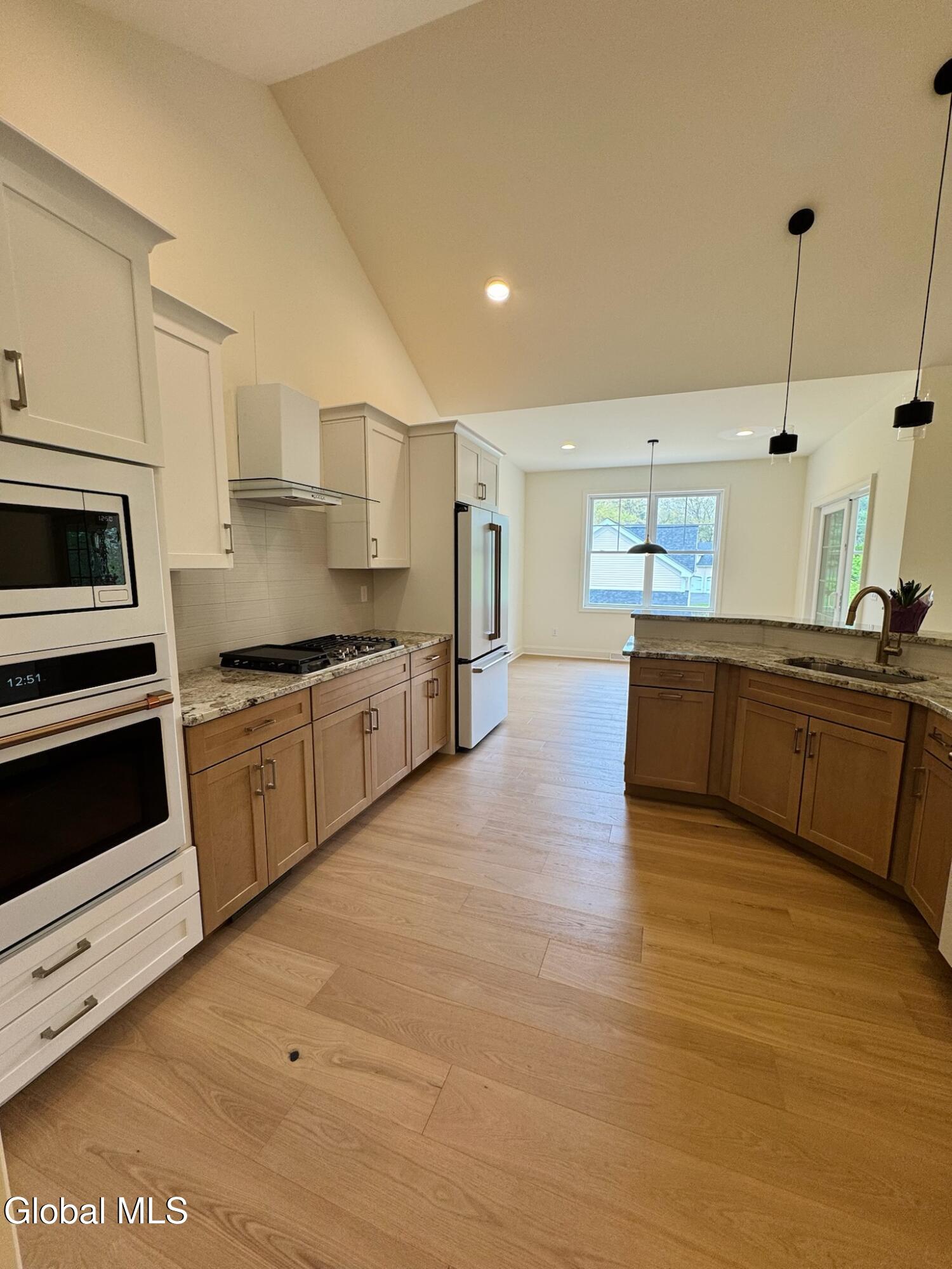 105 Maxwell Road Colonie, NY 12110 - Photo 8 of 19 Kitchen