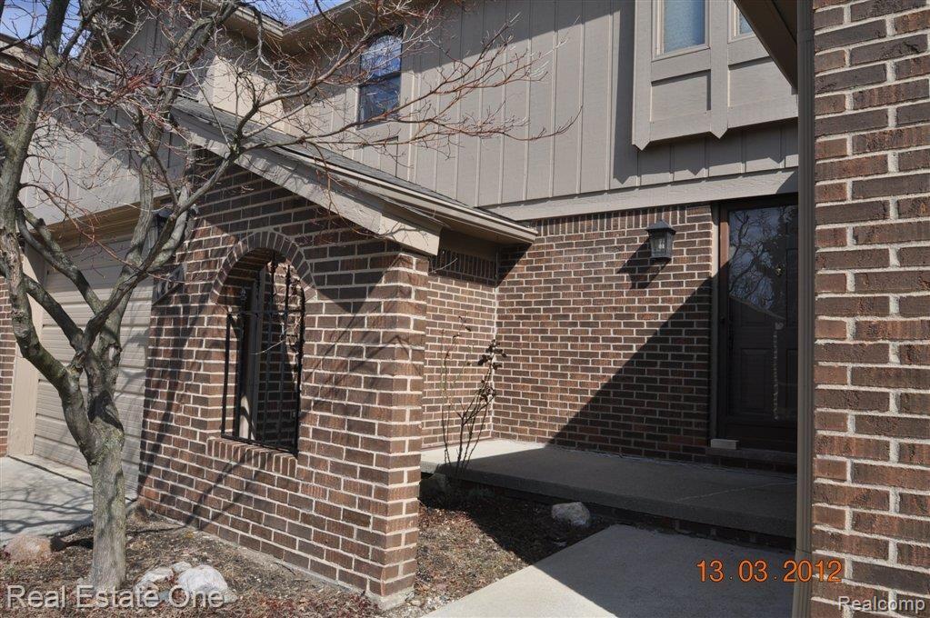 1887 Allenway Court, Unit 95 Rochester, MI 48309 - Photo 2 of 14 Court Yard