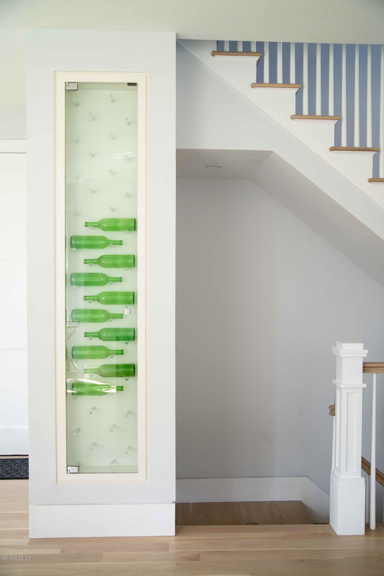 38 St Roch Avenue, Unit F Greenwich, CT 06830 - Photo 6 of 38 a view of a hallway with entryway