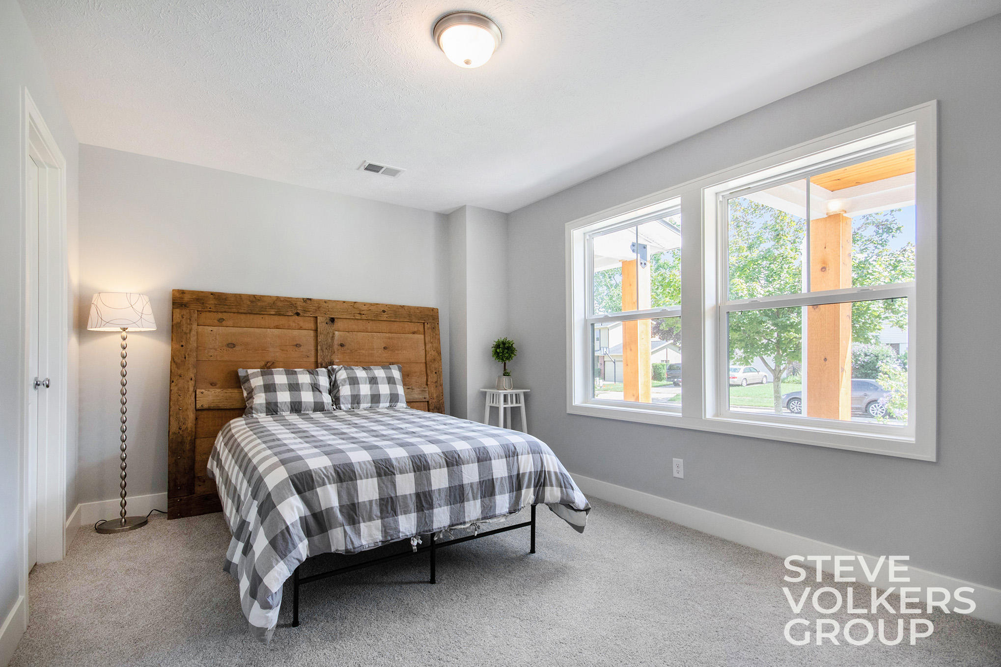 2517 Inverness Road Southeast Grand Rapids, MI 49546 - Photo 3 of 29 IMG_3712
