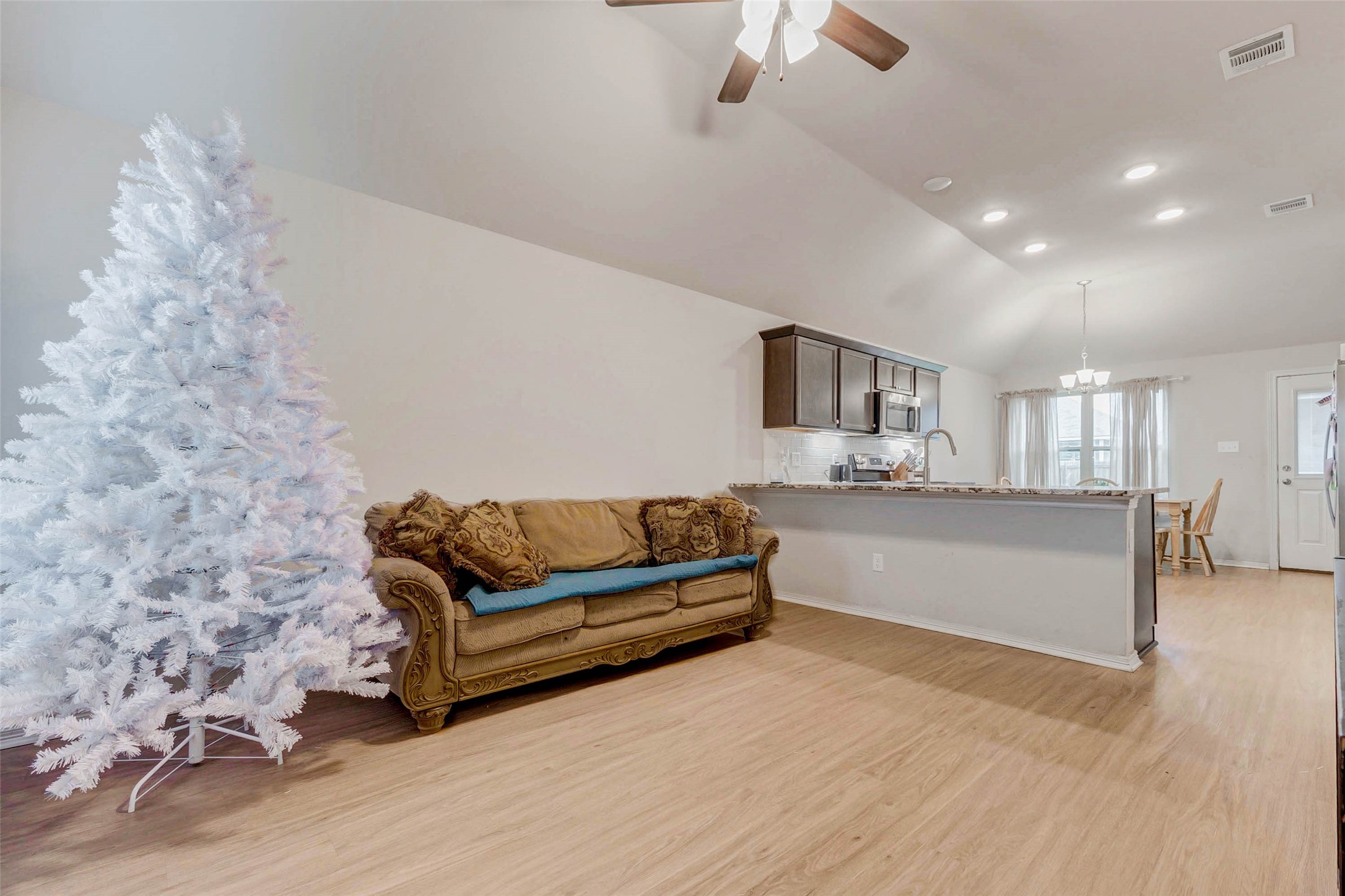 2855 Messenger Way Bryan, TX 77803 - Photo 5 of 24 Gallery Image 5