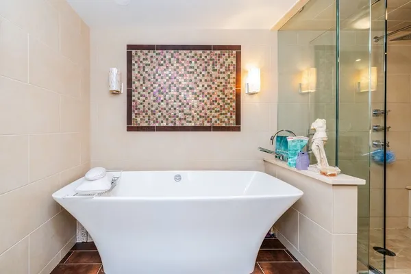 $11,000 | 2800 North Lake Shore Drive, Unit 38143816, Chicago, IL 60657