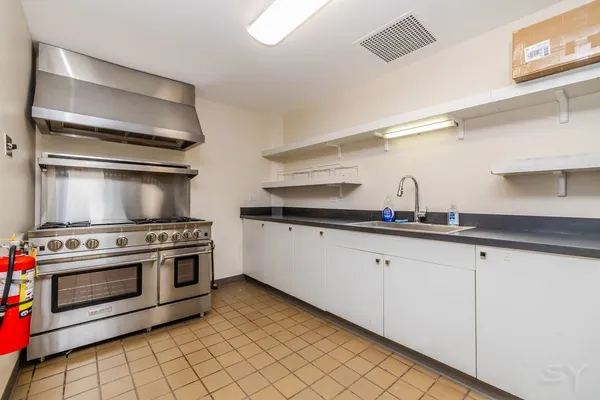$11,000 | 2800 North Lake Shore Drive, Unit 38143816, Chicago, IL 60657