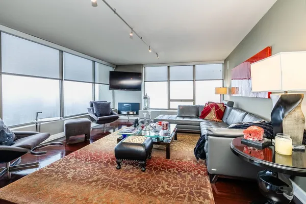 $11,000 | 2800 North Lake Shore Drive, Unit 38143816, Chicago, IL 60657