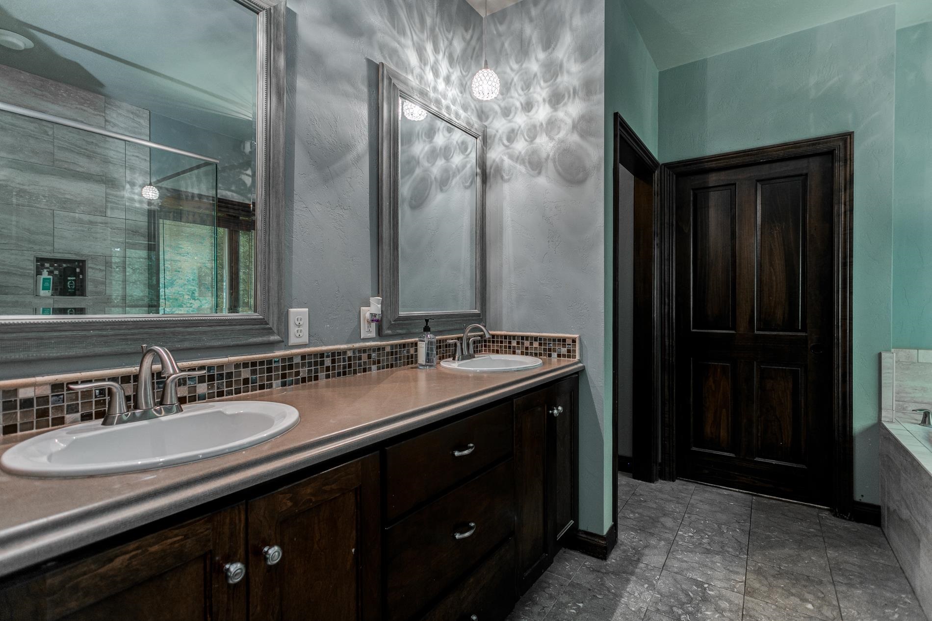 1387 Radcliff Road Neenah, WI 54956 - Photo 21 of 65
