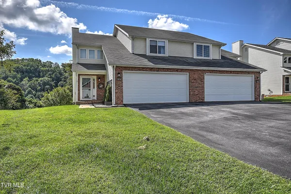 $355,000 | 140 Robinson Walk, Unit B, Bristol, TN 37620