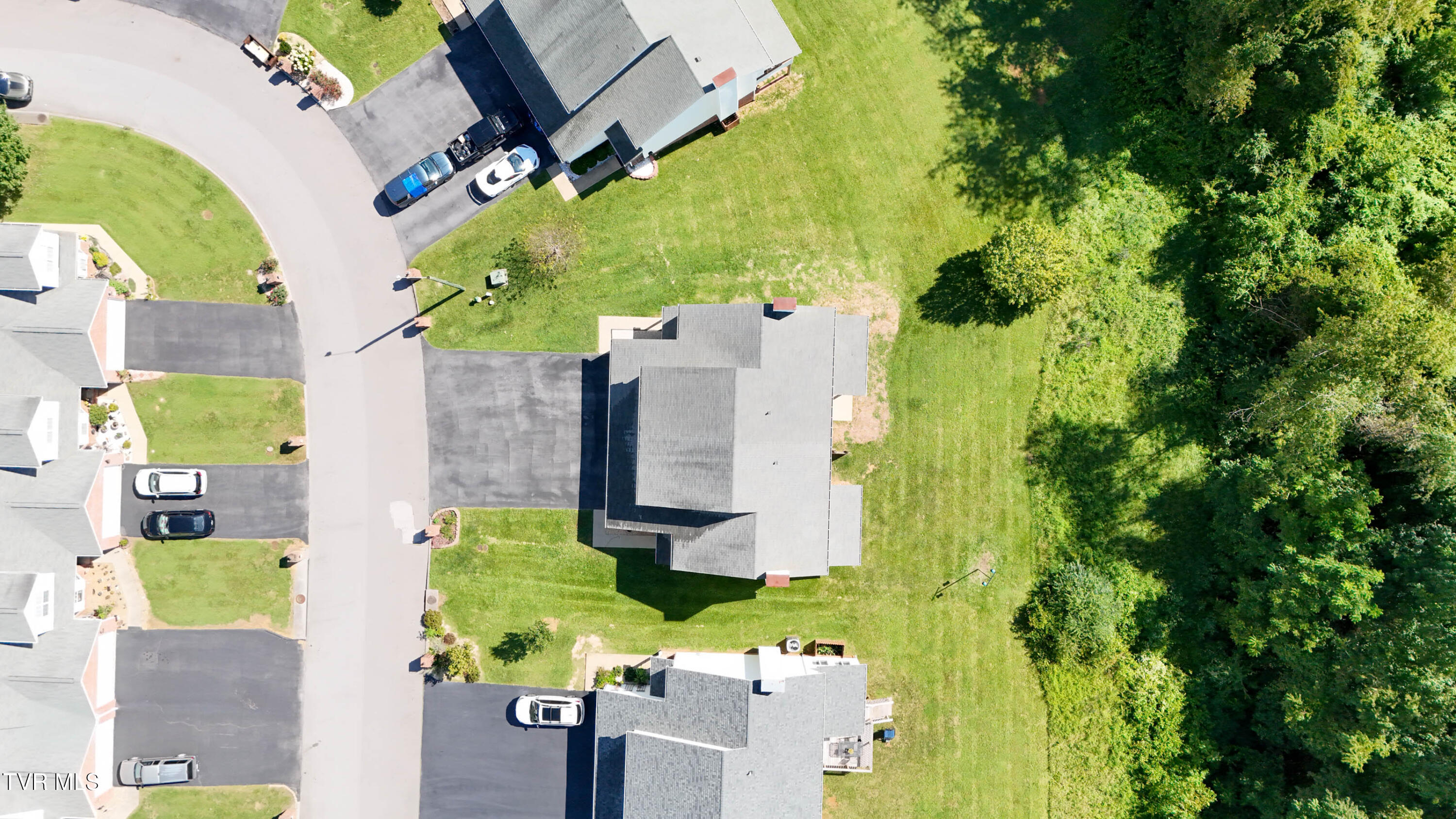 140 Robinson Walk, Unit B Bristol, TN 37620 - Photo 49 of 57 140 Robinson Walk Drone G UNIT-16