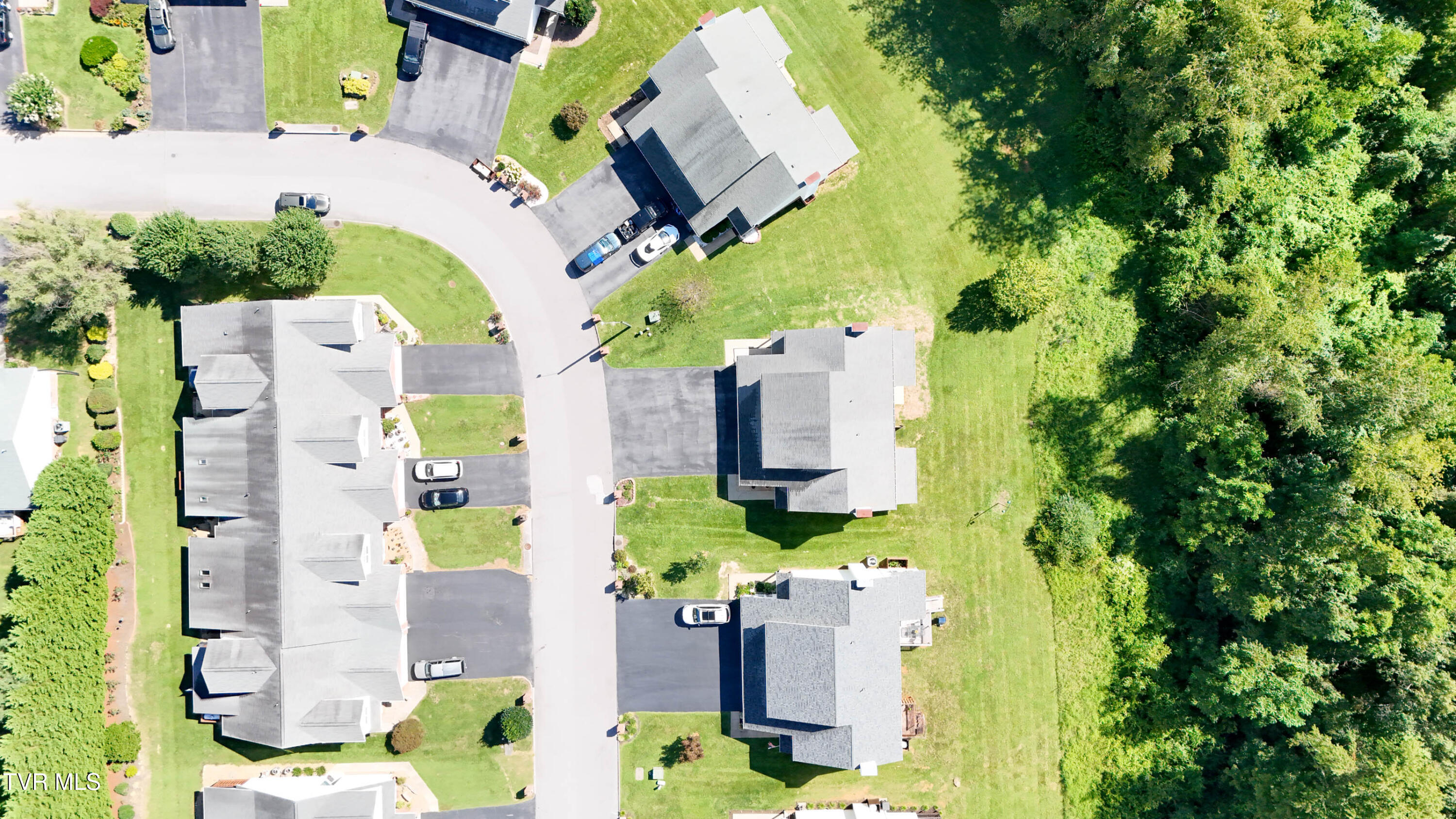 140 Robinson Walk, Unit B Bristol, TN 37620 - Photo 50 of 57 140 Robinson Walk Drone G UNIT-15