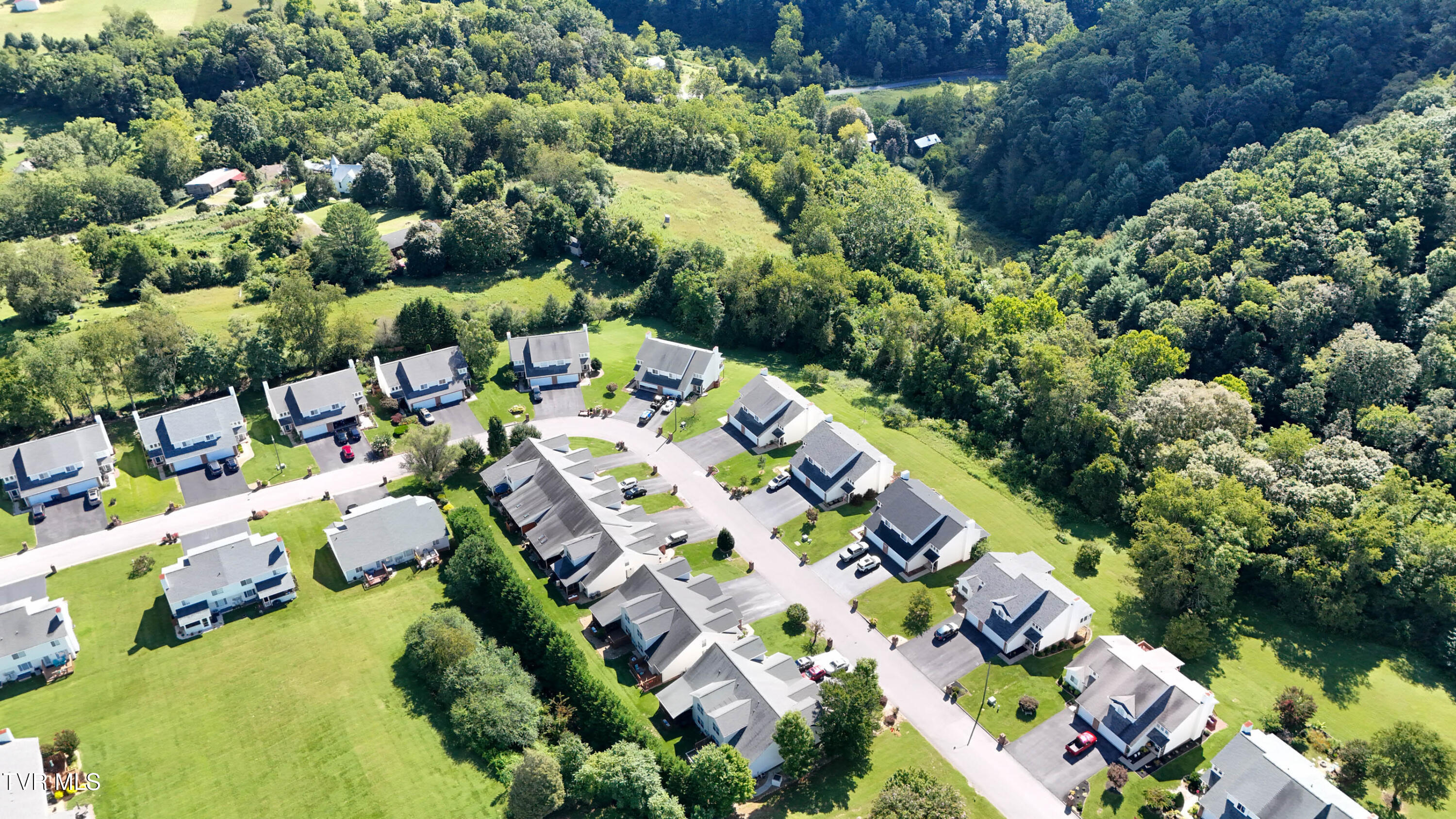 140 Robinson Walk, Unit B Bristol, TN 37620 - Photo 52 of 57 140 Robinson Walk Drone G UNIT-13