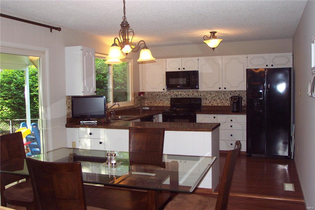 751 Shallowcreek Ballwin, MO 63021 - Photo 16 of 33 Gallery Image 16