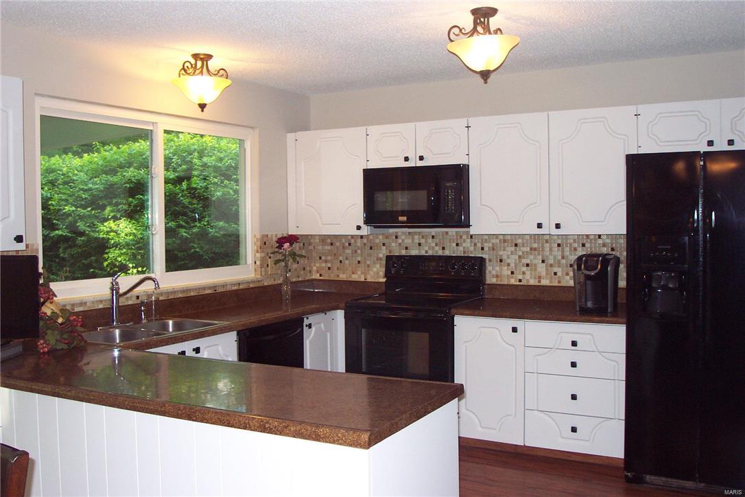 751 Shallowcreek Ballwin, MO 63021 - Photo 18 of 33 Gallery Image 18
