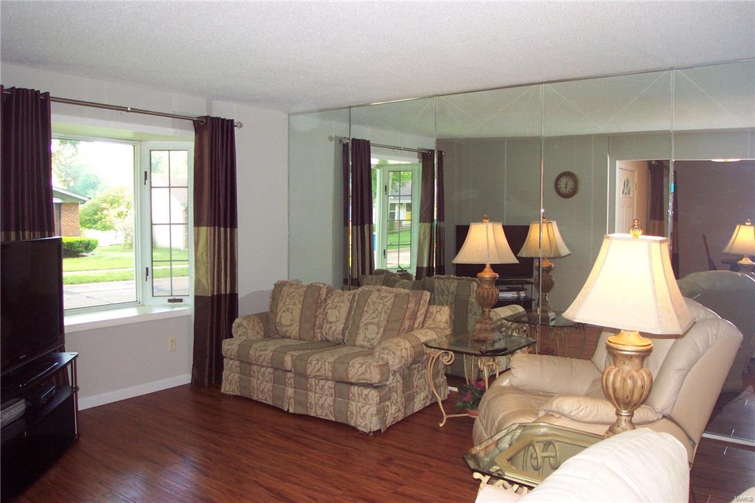 751 Shallowcreek Ballwin, MO 63021 - Photo 7 of 33 Gallery Image 7