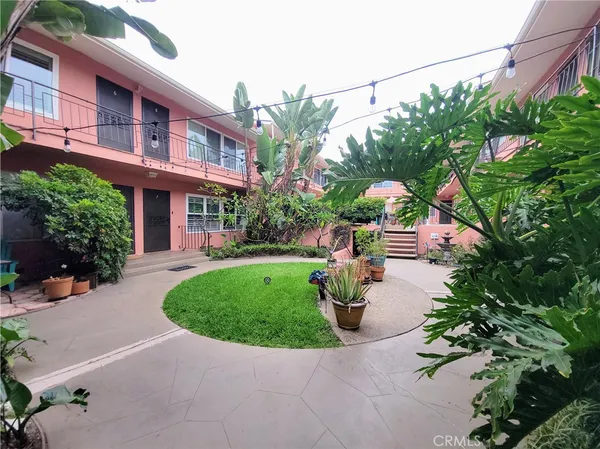 $1,995 | 1023 East 1st Street, Unit 8, Long Beach, CA 90802