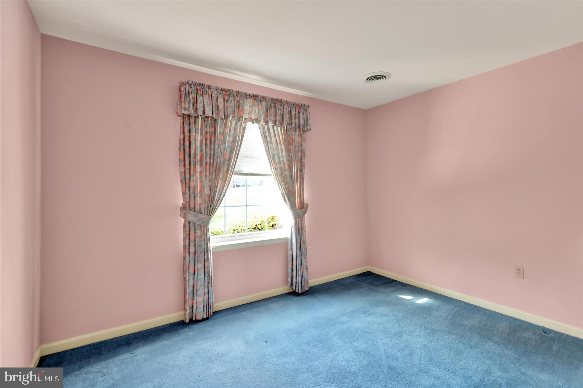 146 Heather Lane Reading, PA 19610 - Photo 15 of 25 an empty room with window