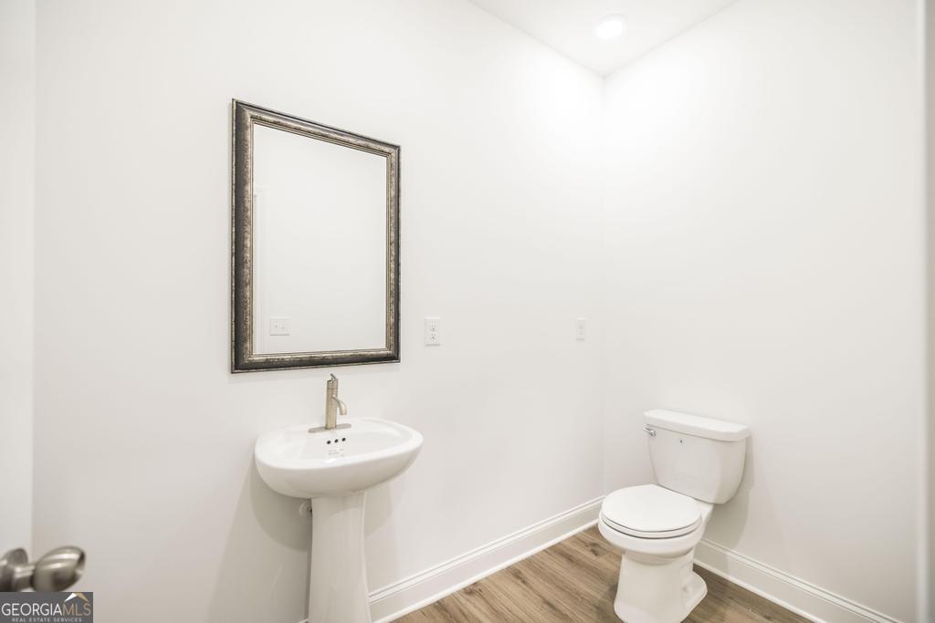 108 Palmetto Avenue Perry, GA 31069 - Photo 15 of 30 a bathroom with a toilet sink and mirror