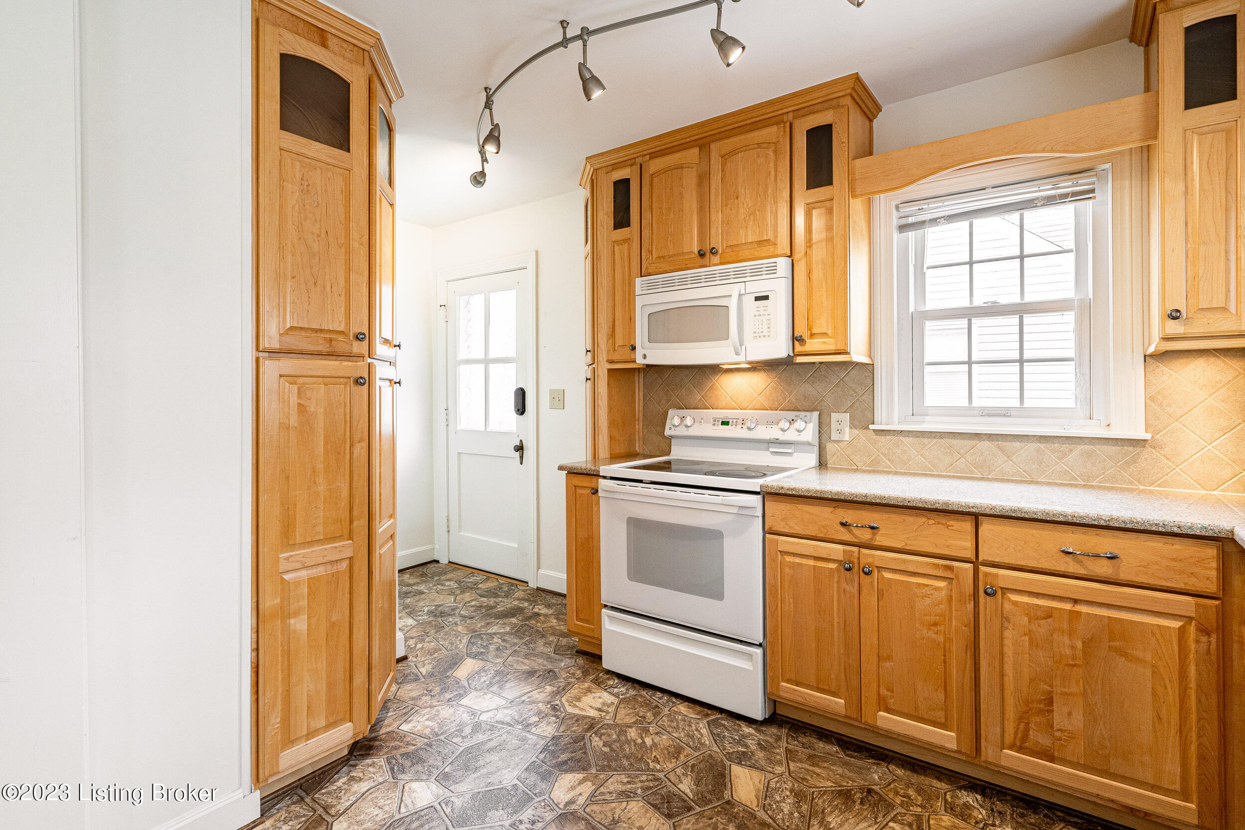 4020 Gloucester Road Louisville, KY 40207 - Photo 13 of 46 4020 Gloucester Rd-20