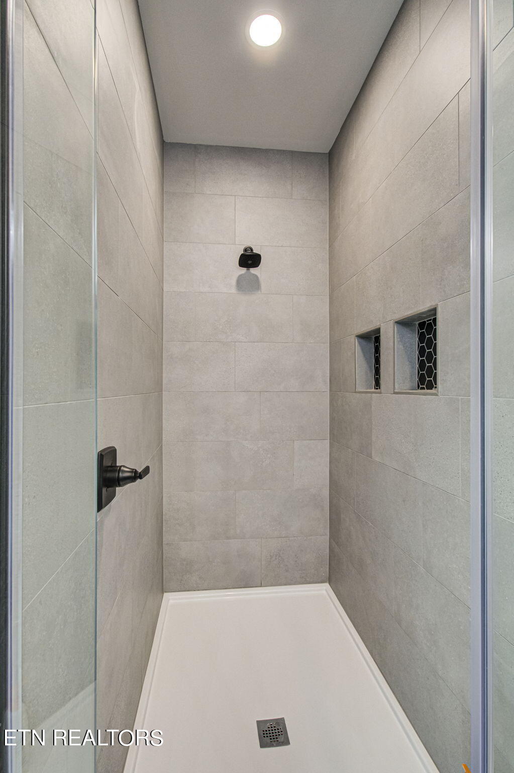 536 Laurel Road Townsend, TN 37882 - Photo 16 of 60 Custom Tile W/I Shower