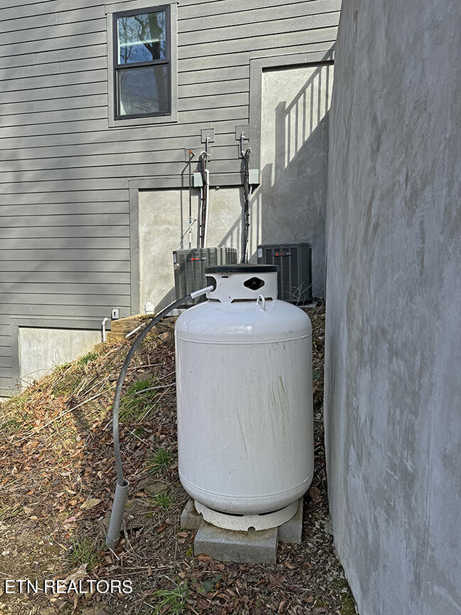 536 Laurel Road Townsend, TN 37882 - Photo 50 of 60 Propane tank (118 gal)