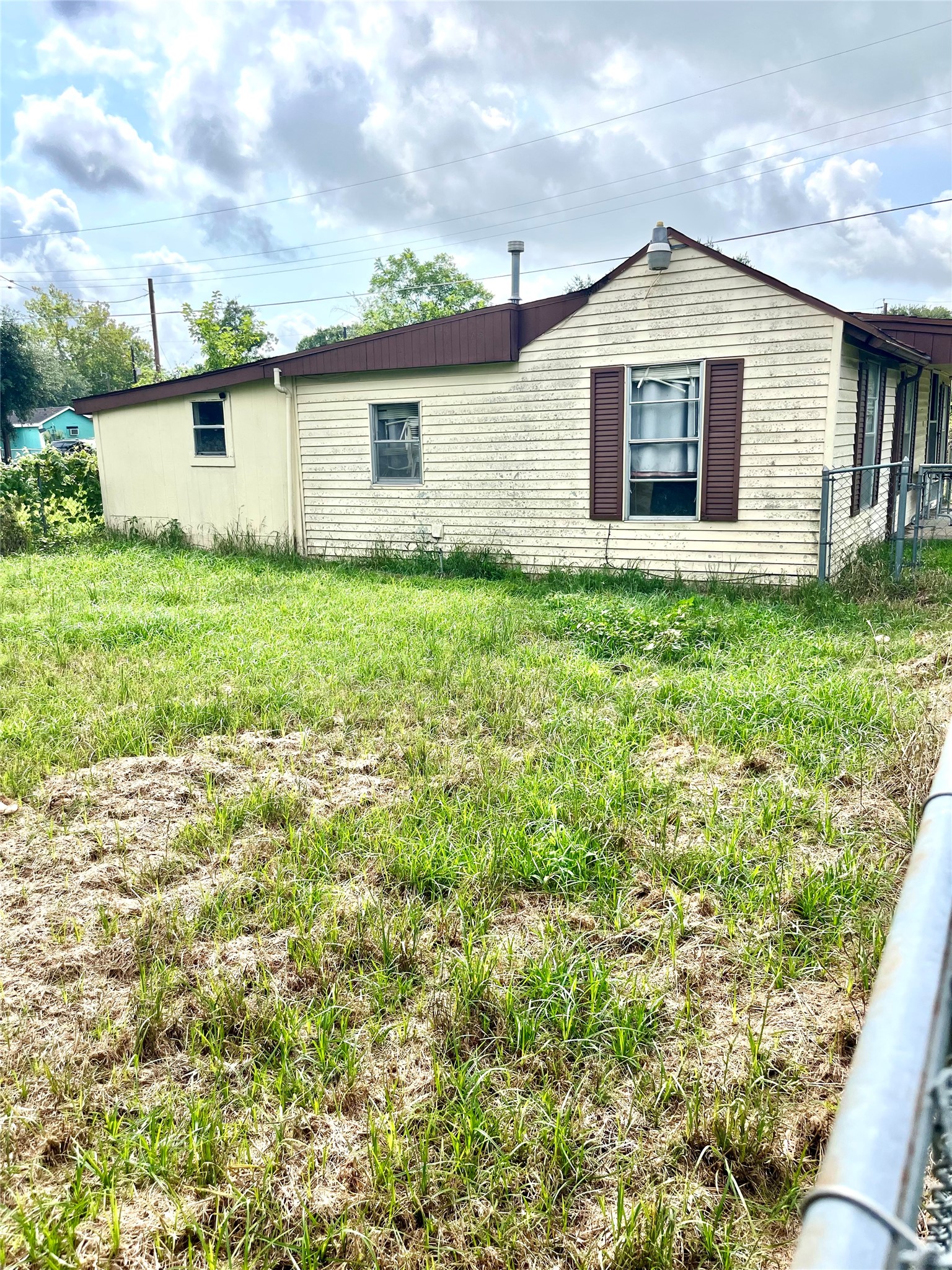 910 East E Street Eagle Lake, TX 77434 - Photo 11 of 12 a view of a house with yard and sitting area