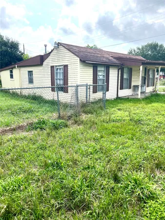 $40,000 | 910 East E Street, Eagle Lake, TX 77434