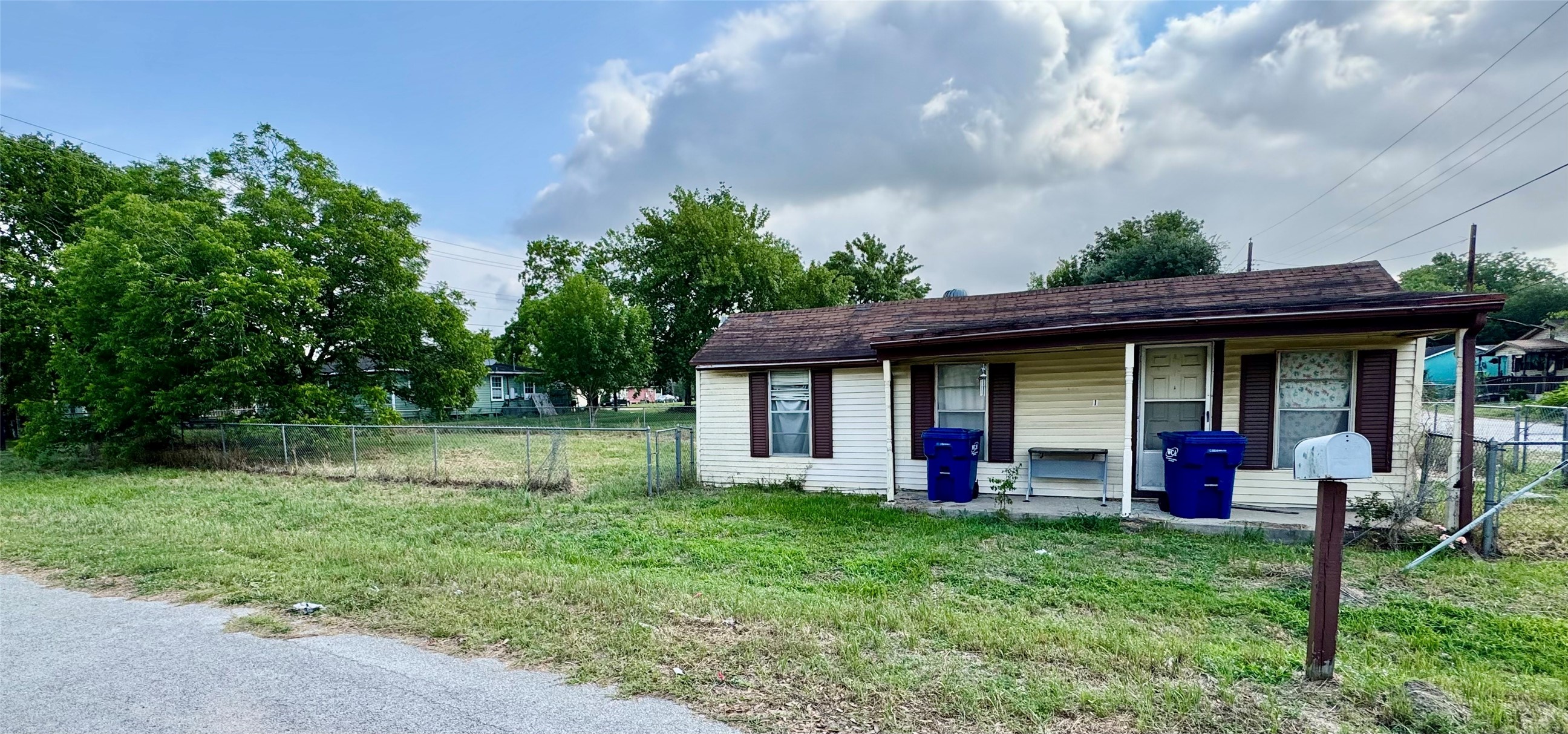 910 East E Street Eagle Lake, TX 77434 - Photo 3 of 12 a view of a house with a yard