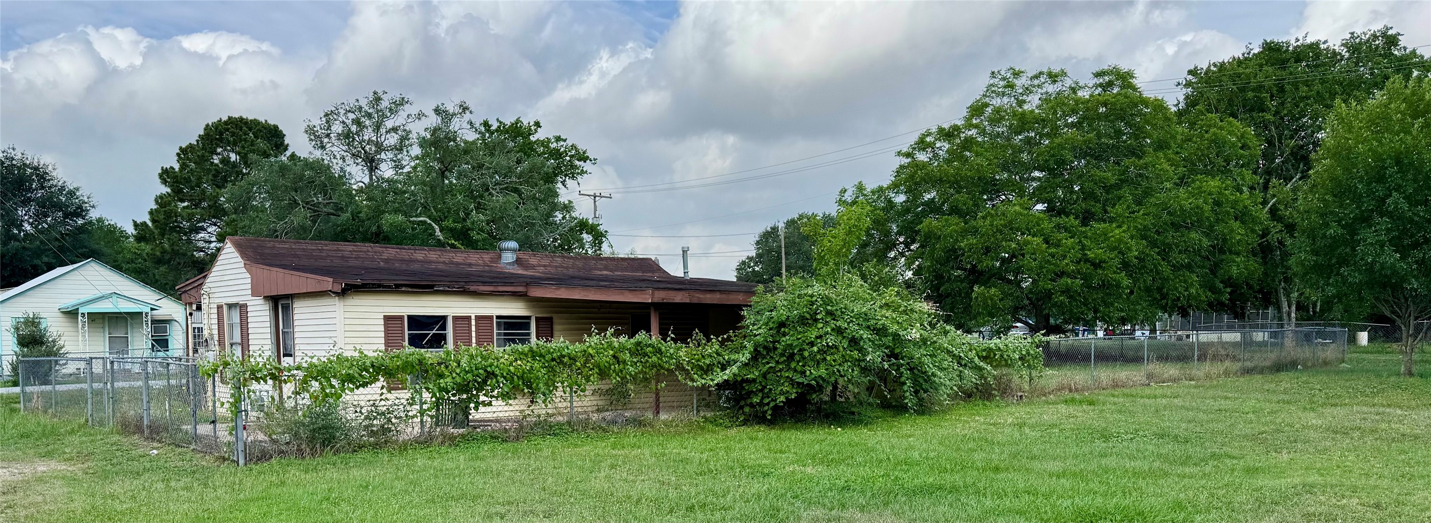 910 East E Street Eagle Lake, TX 77434 - Photo 4 of 12 a front view of a house with a yard