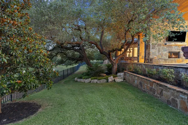 $1,750,000 | 105 Cog Hill Court, Austin, TX 78738