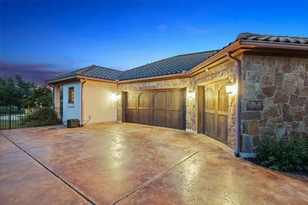 $1,750,000 | 105 Cog Hill Court, Austin, TX 78738