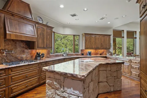 $1,750,000 | 105 Cog Hill Court, Austin, TX 78738