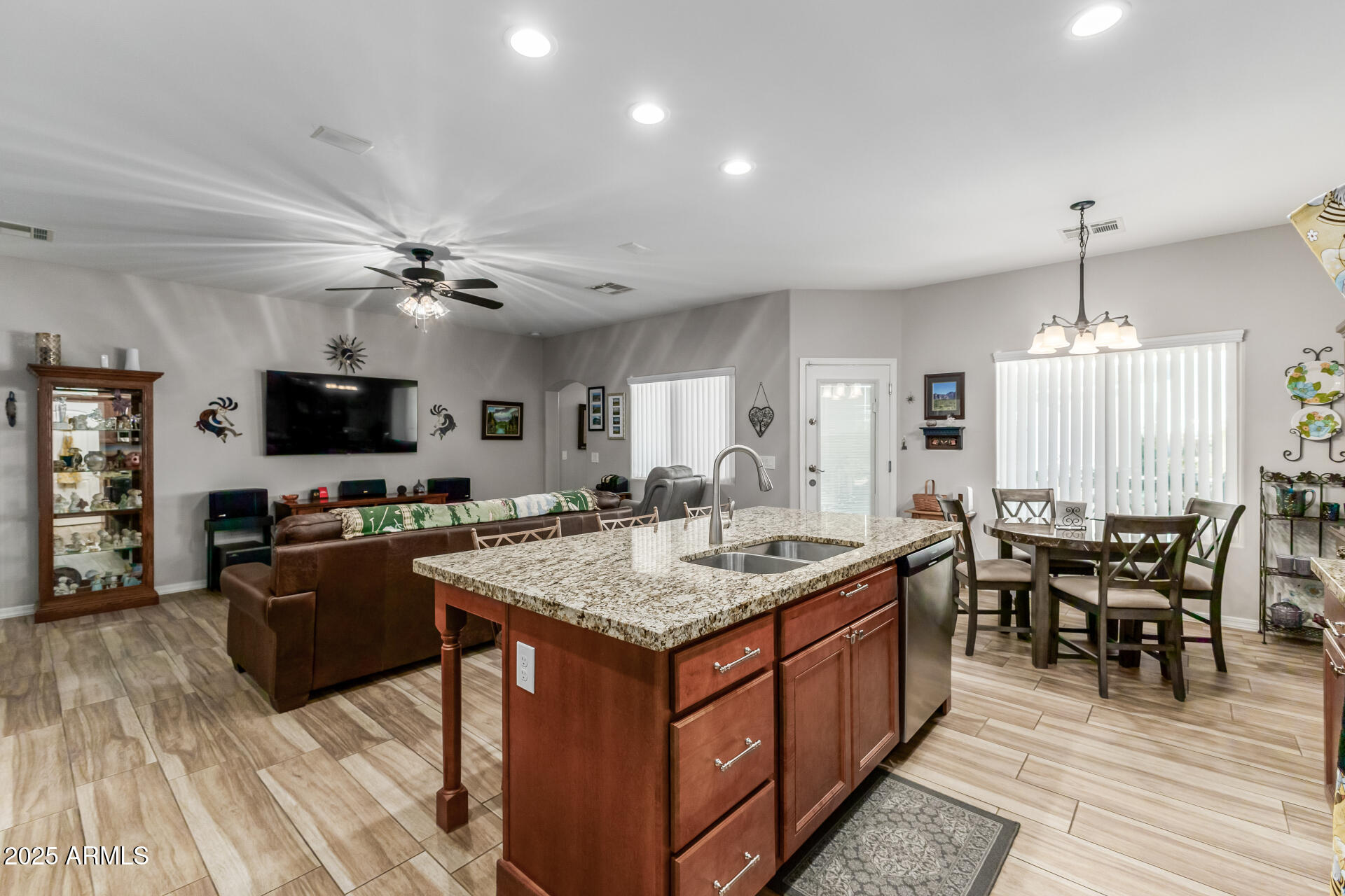 614 North Tomahawk Road Apache Junction, AZ 85119 - Photo 11 of 48 12 - Tomahawk