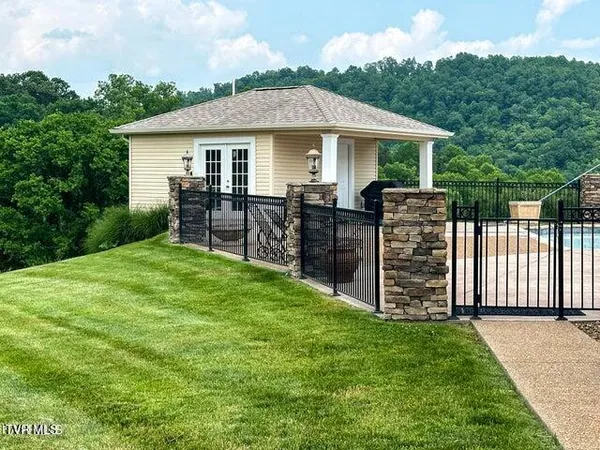 $800,000 | 1292 Pump Springs Road, Harrogate, TN 37752