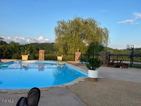 $800,000 | 1292 Pump Springs Road, Harrogate, TN 37752