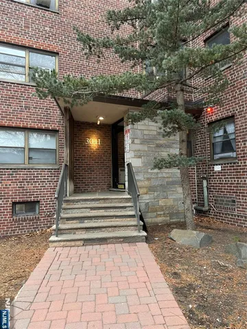 $1,750 | 3041 Edwin Avenue, Unit 5E, Fort Lee, NJ 07024