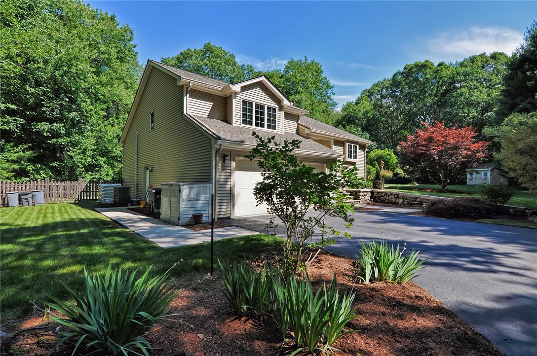 107 Pine Swamp Road Cumberland, RI 02864 - Photo 3 of 40 Gallery Image 3