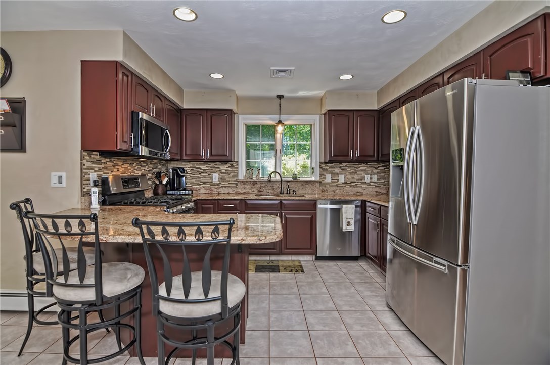 107 Pine Swamp Road Cumberland, RI 02864 - Photo 4 of 40 Gallery Image 4