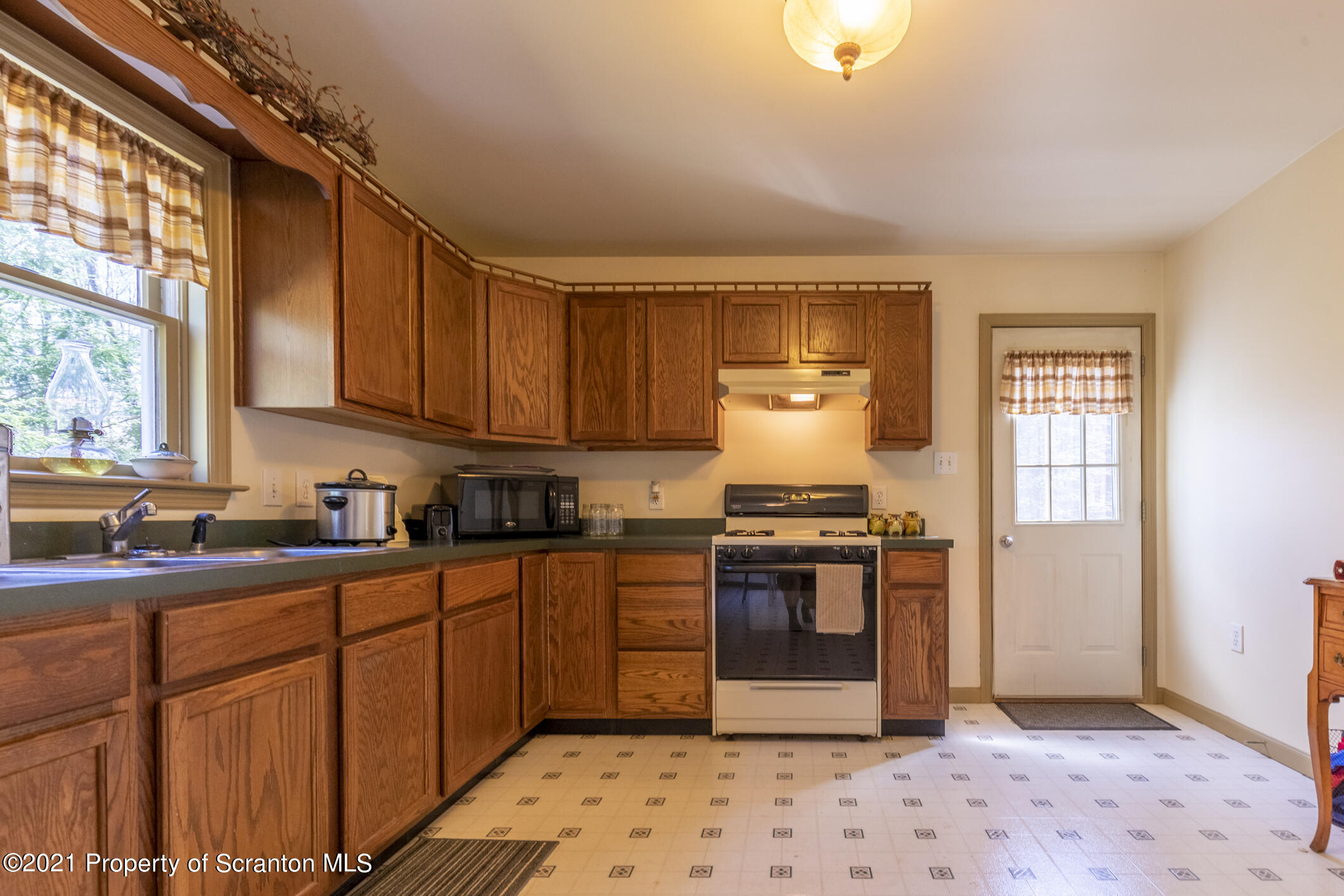 259 Gravity Road Lake Ariel, PA 18436 - Photo 2 of 46 Gallery Image 2