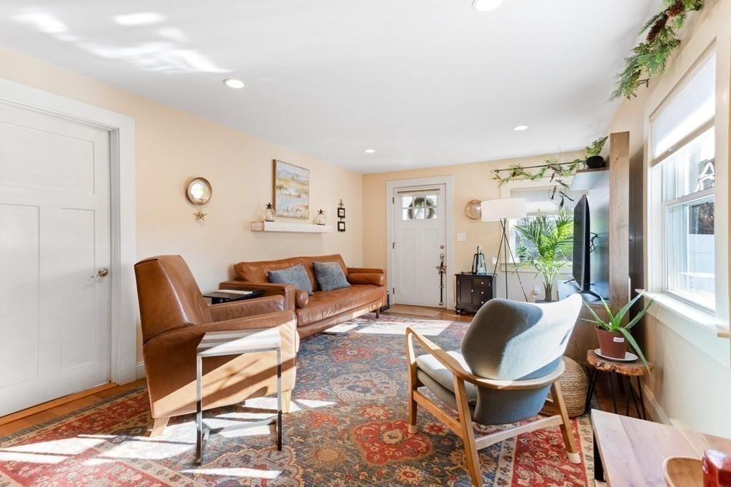55 Swifts Beach Road Wareham, MA 02571 - Photo 4 of 24 Gallery Image 4
