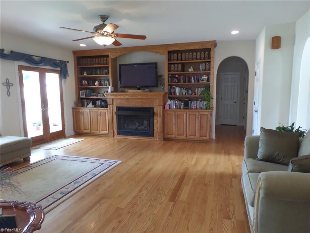 5322 Amick Road Julian, NC 27283 - Photo 6 of 29 Family Room. Gas Logs