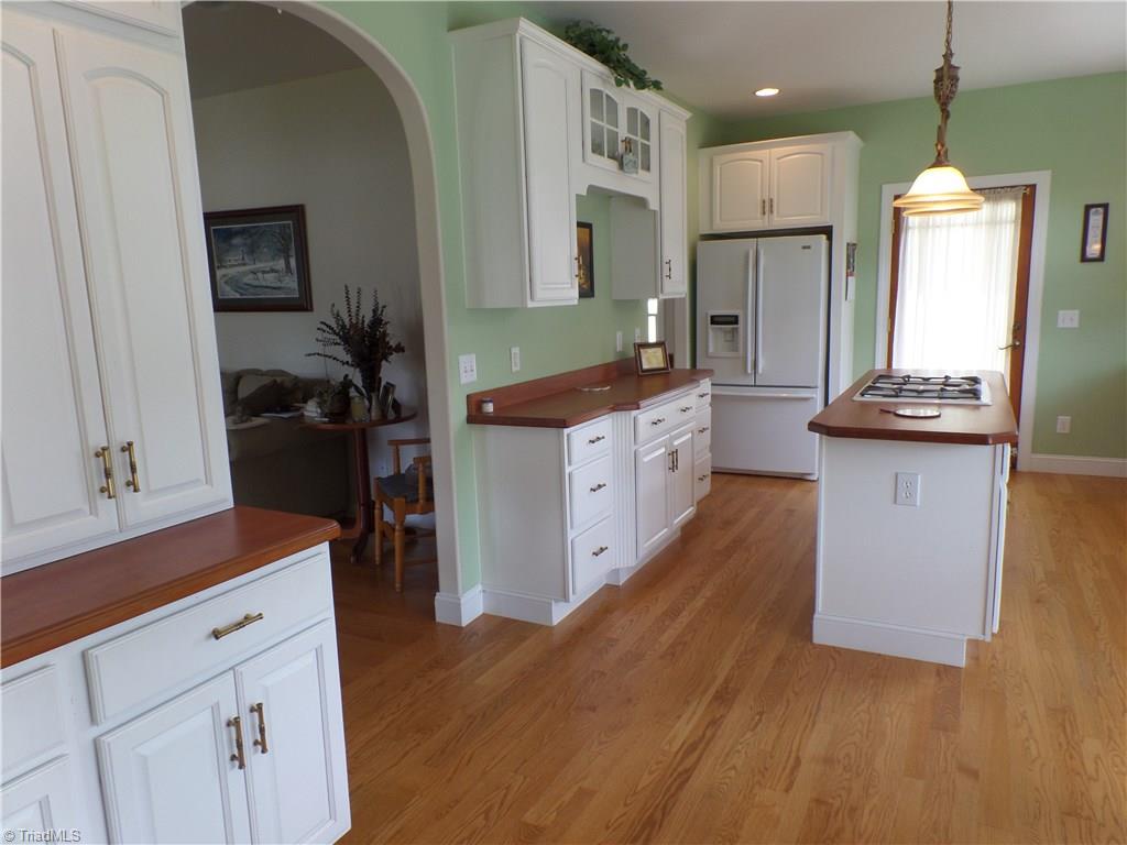 5322 Amick Road Julian, NC 27283 - Photo 10 of 29 Kitchen Oak Hardwoods.