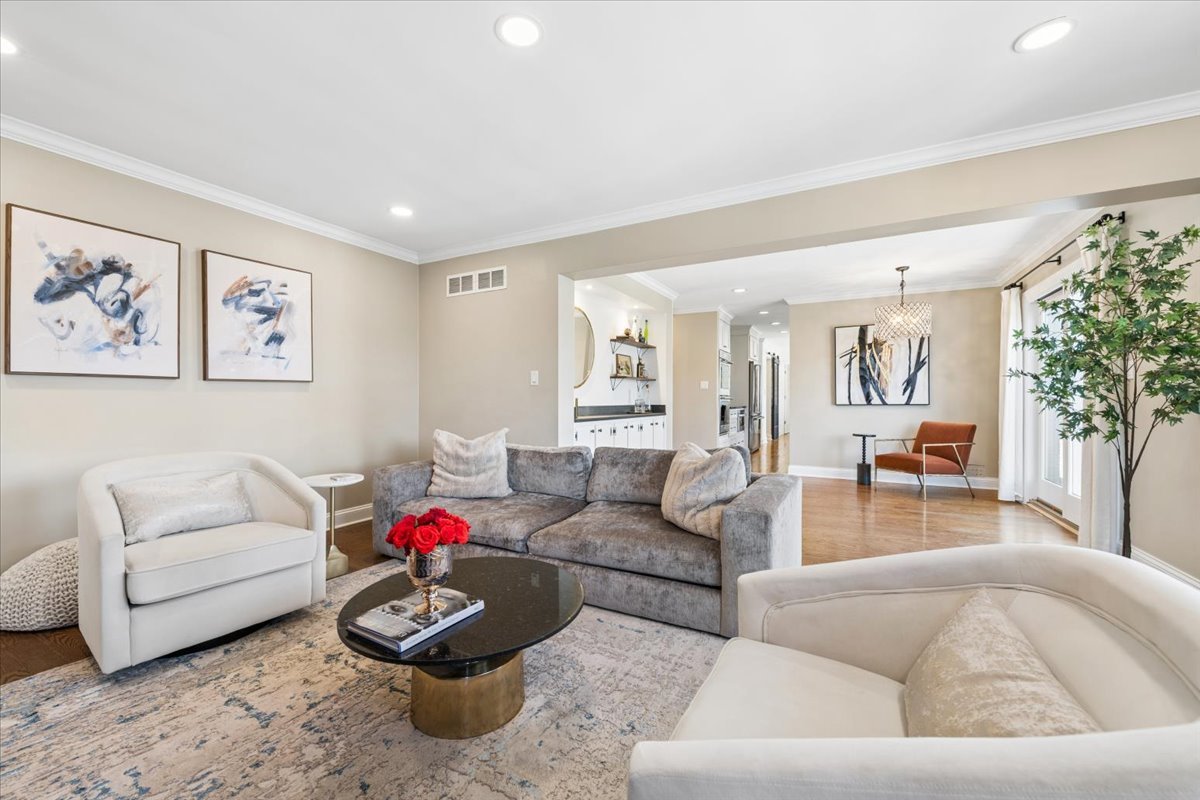 1114 Gamon Road Wheaton, IL 60189 - Photo 20 of 60 a living room with furniture and a couch