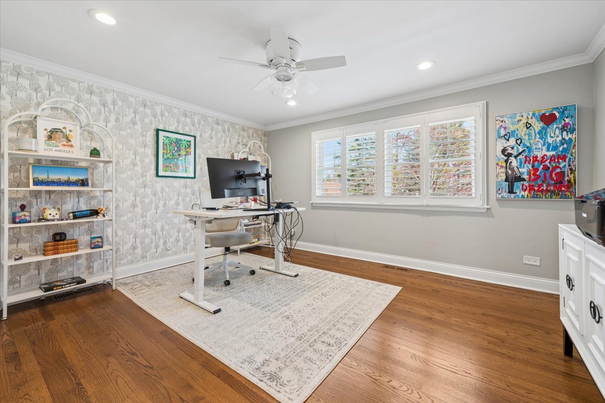 1114 Gamon Road Wheaton, IL 60189 - Photo 41 of 60 a workspace with furniture and window