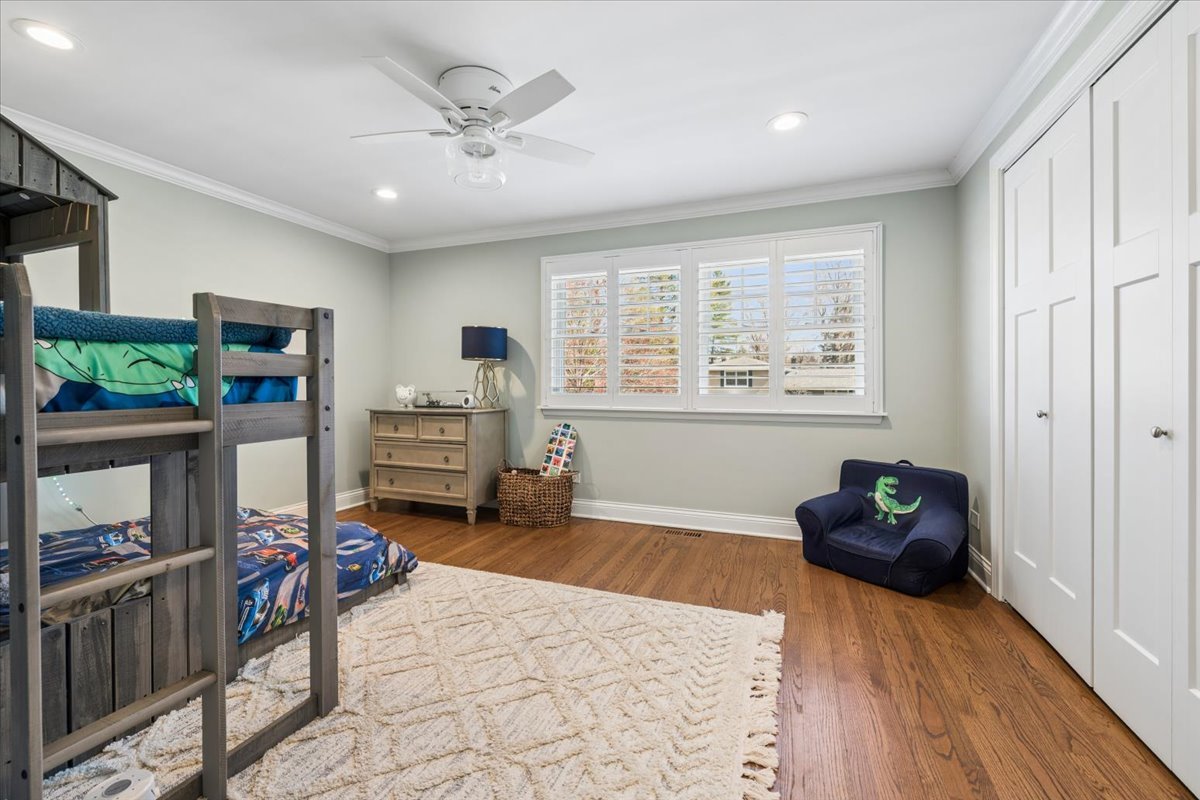 1114 Gamon Road Wheaton, IL 60189 - Photo 42 of 60 a living room with furniture and a window